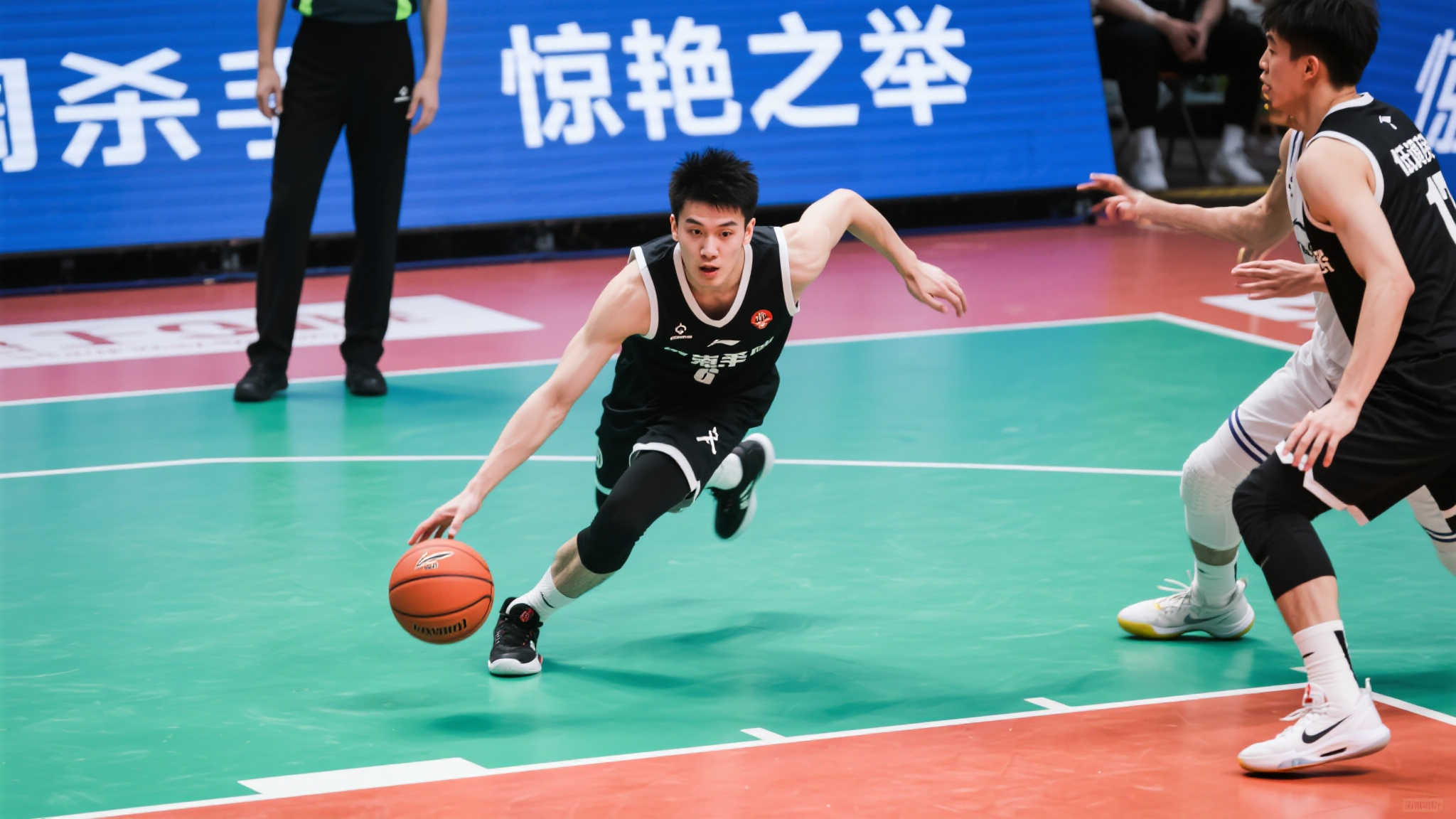 隰泰诚最后10秒远投未果,吴泽昊反击成功打2+1 隰泰诚最后10秒远投未果,吴泽昊反击成功打2+1